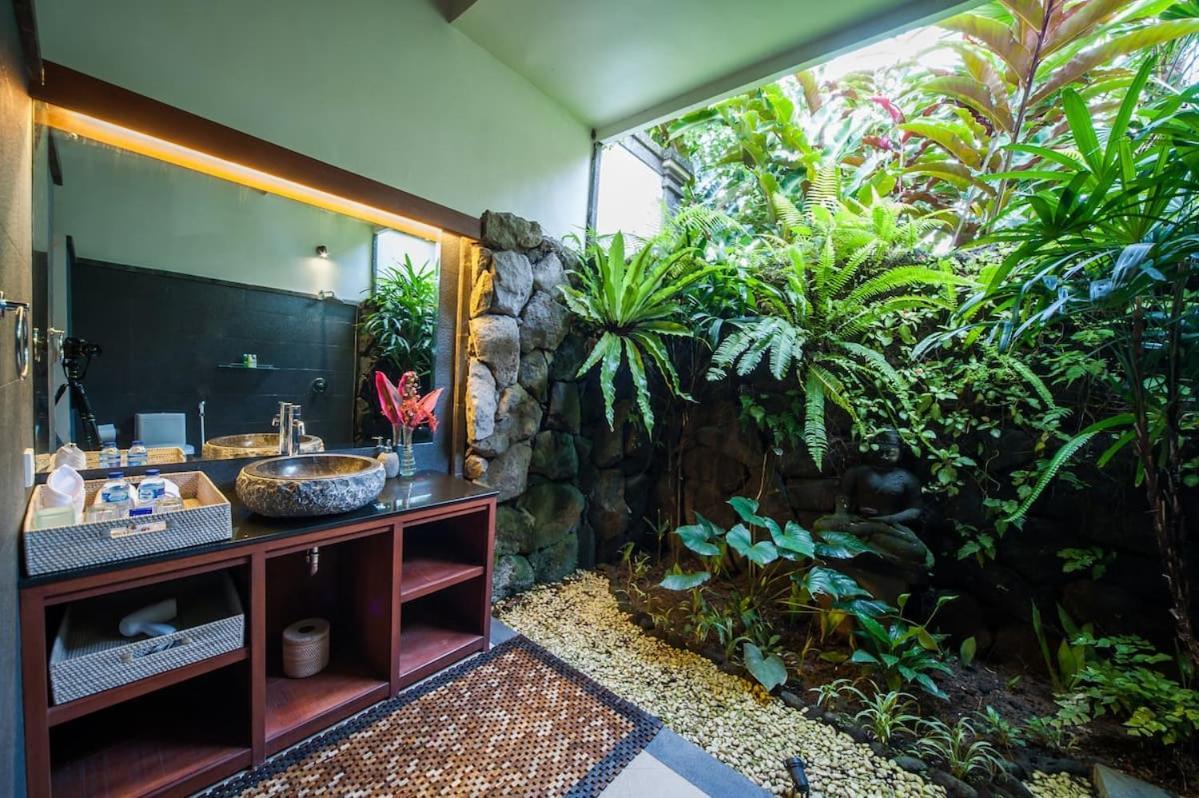 Luxury 3Br Infinity Jungle View Aashaya Villa Ubud ภายนอก รูปภาพ